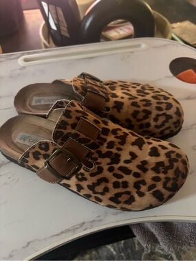 Calistoga Leopard Print Slip-On Clogs with Buckle size 7 women’s